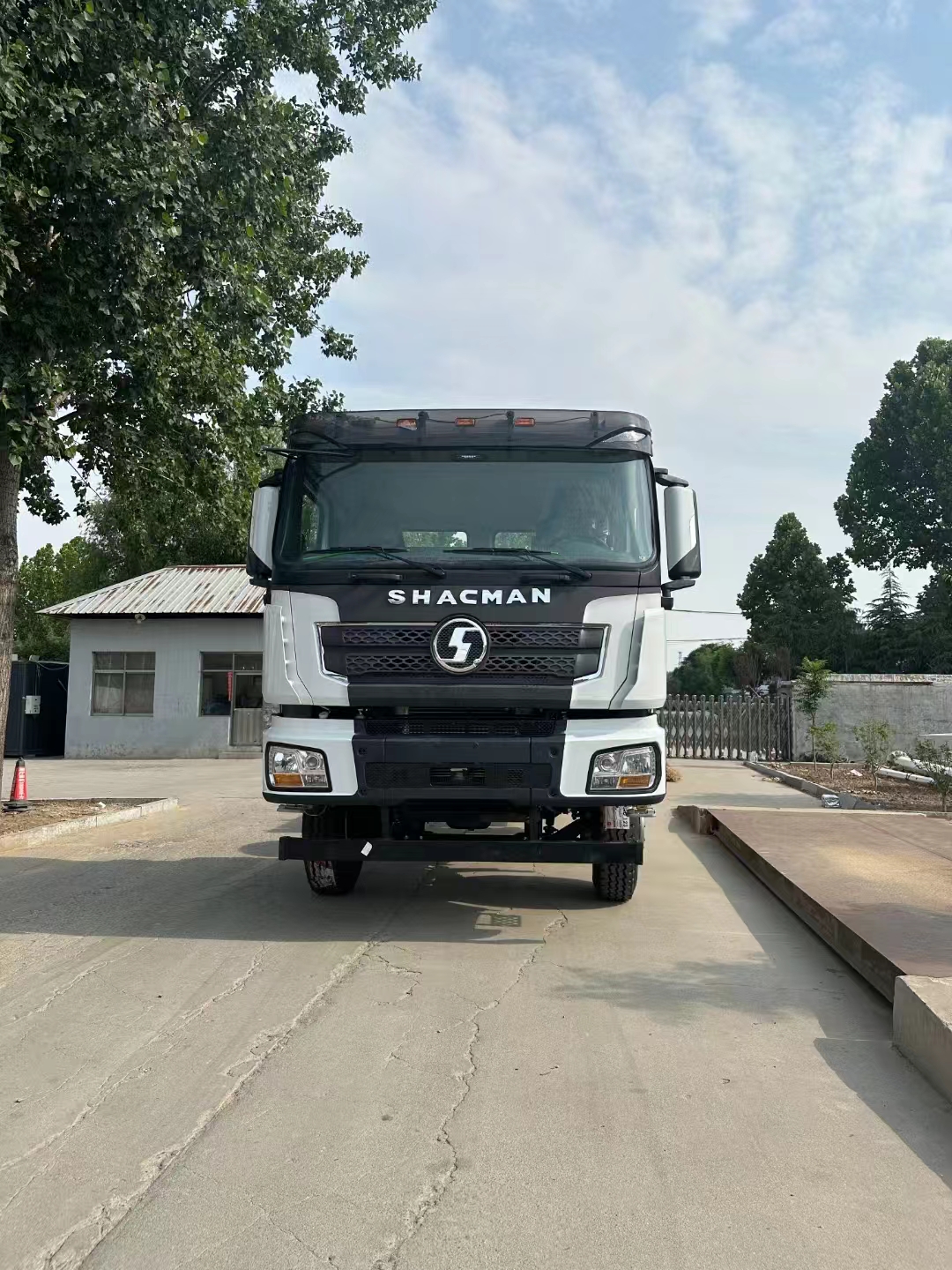 Exportar carros novos para sua casa Shaanxi Automobile Delonghi X3000-8x4 Nacional V, Ponte de aço, transmissão manual, caixa grande pode ser personalizada, o modelo mais 🔥 na Ásia Central e na Rússia