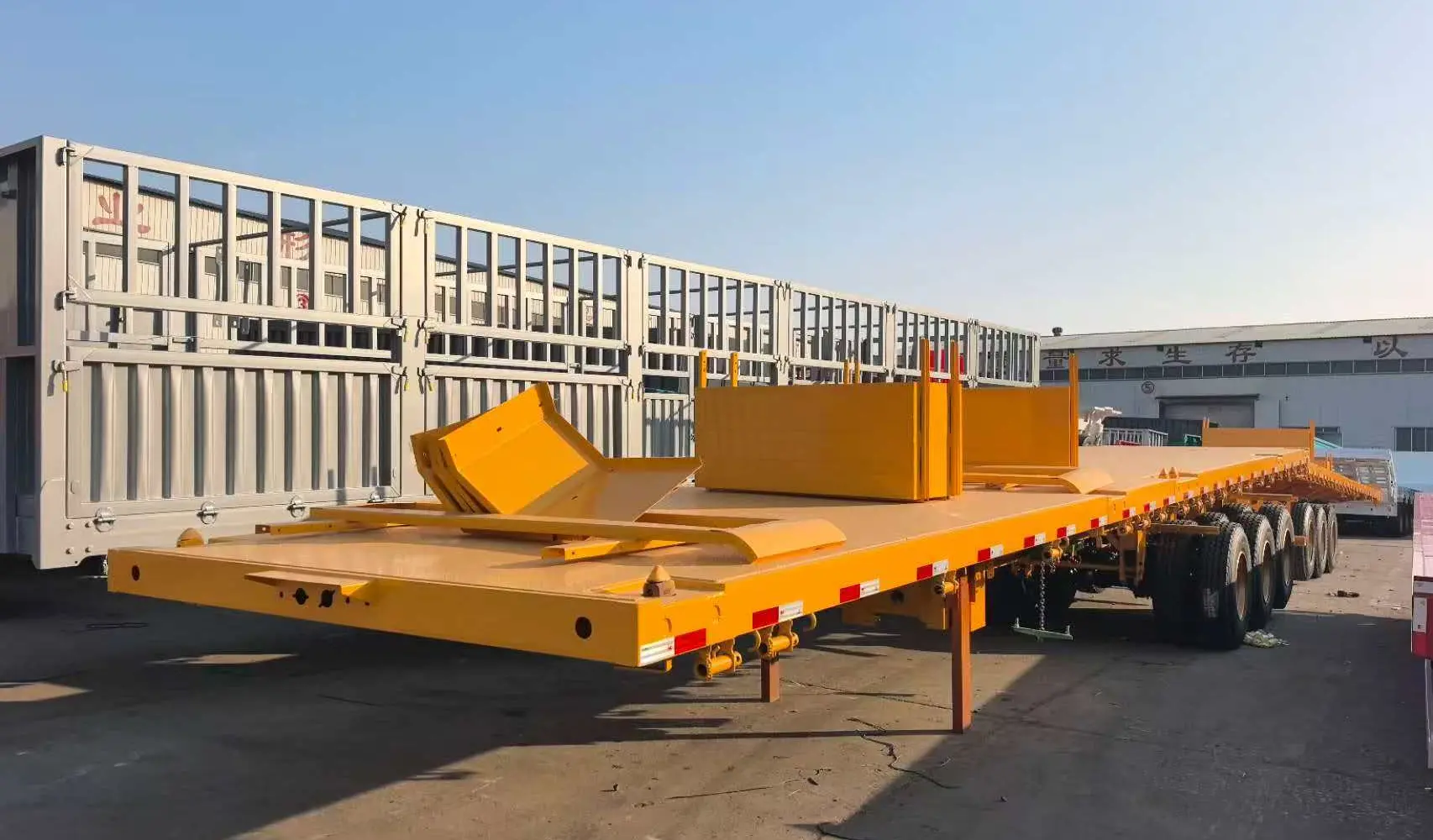 Semi-reboque Lowbed usado de 3 eixos para plano de transporte de embarcações Roro